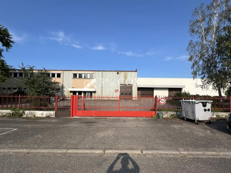 Entrepôt - 3 860 m²