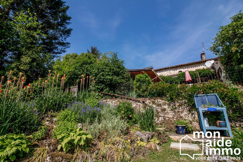 Maison - 240 m² - 15 pièces