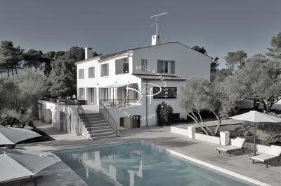 Maison - 331 m² - 8 pièces