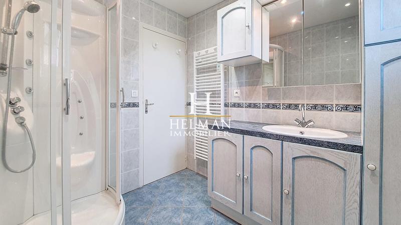 Maison - 170 m² - 9 pièces