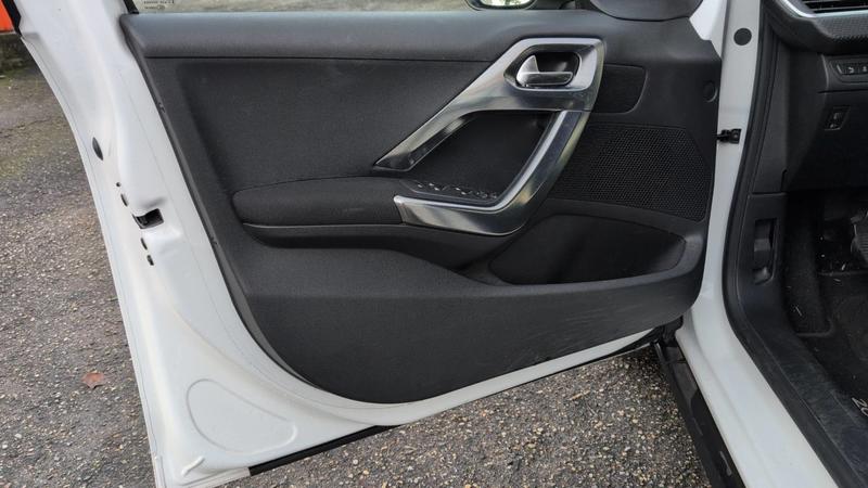 Peugeot 2008 II 1.2 PureTech 110 Allure