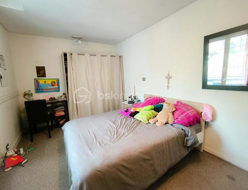 Maison traditionnelle - 219 m² - 7 pièces