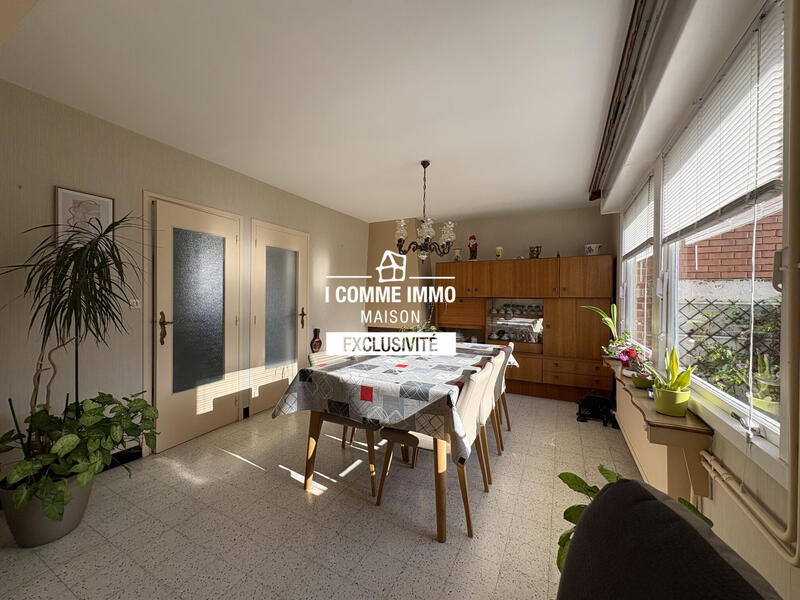 Maison - 90 m² - 5 pièces