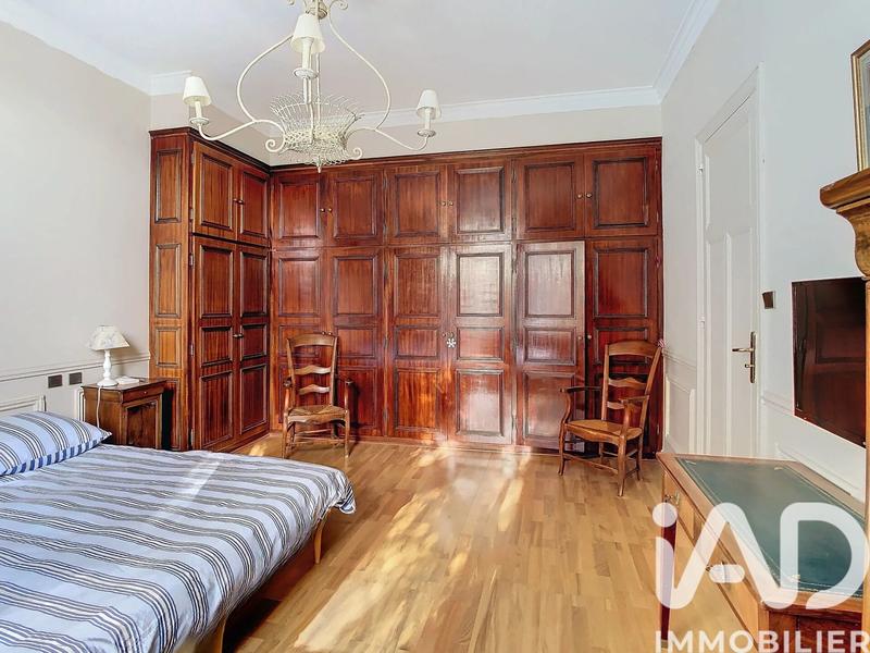 Maison - 260 m² - 10 pièces