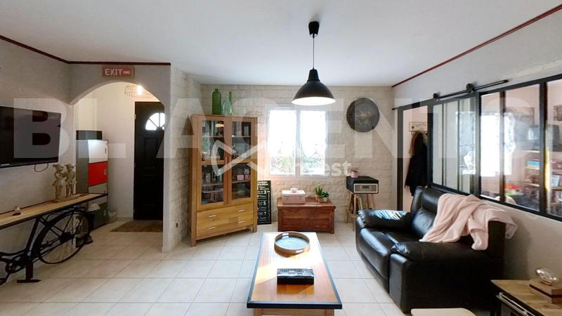 Maison - 99 m² - 6 pièces