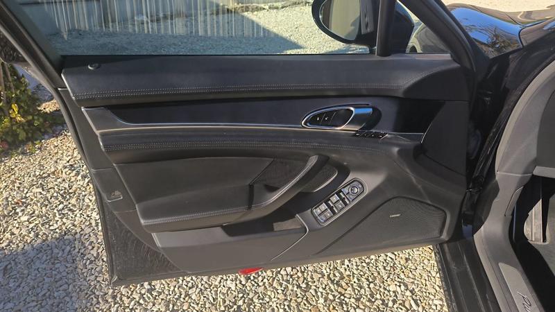 Porsche Panamera 3.0d V6 300 Tiptronic 8 . - Automatique Toit ouvrant