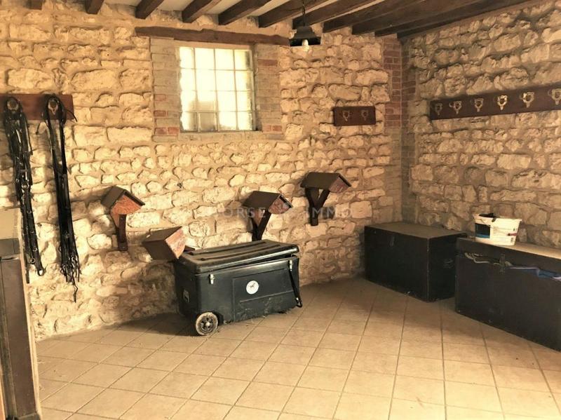 Haras - 300 m² - 8 pièces