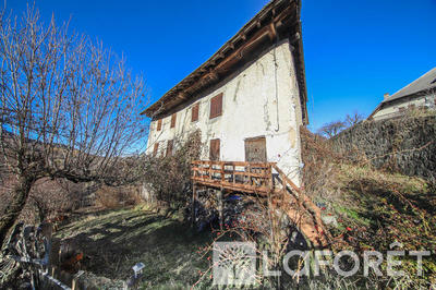 Maison - 430 m² - 4 pièces