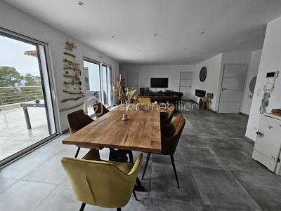 Maison - 210 m² - 10 pièces