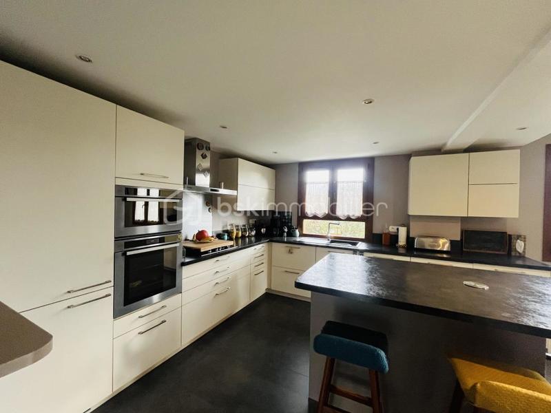 Maison - 222 m² - 8 pièces