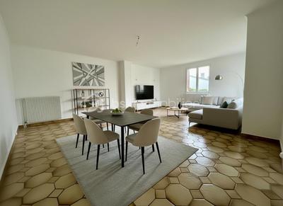 Maison - 92 m² - 5 pièces