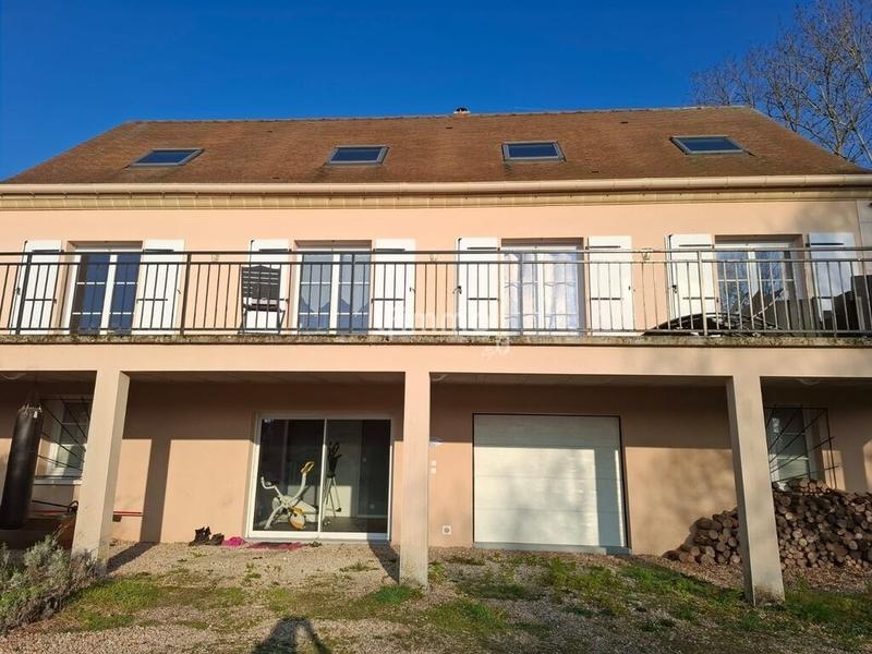 Maison - 177 m² - 9 pièces