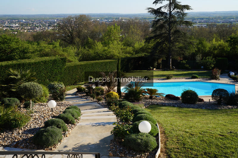 Maison - 235 m² - 7 pièces