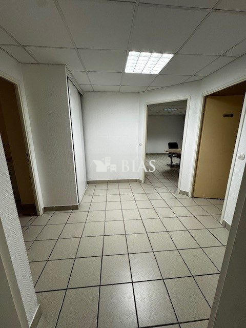 Local d'activités - 77 m²