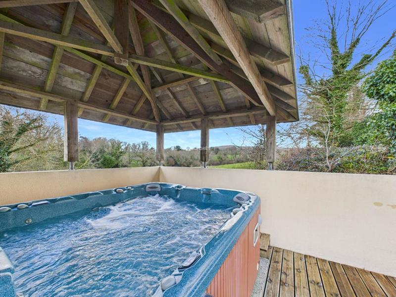 Propriété - 490 m² - 12 pièces