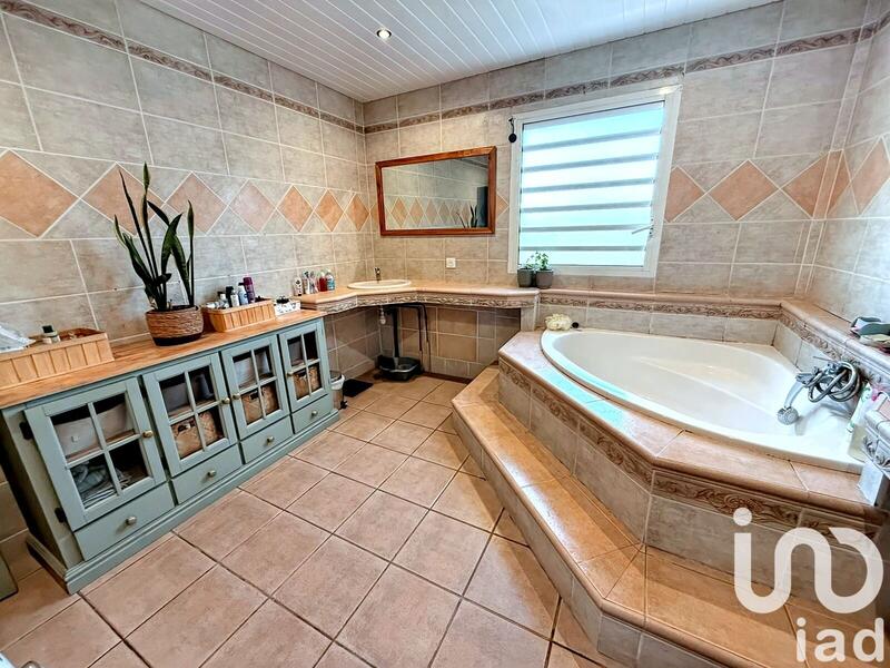 Maison - 220 m² - 8 pièces