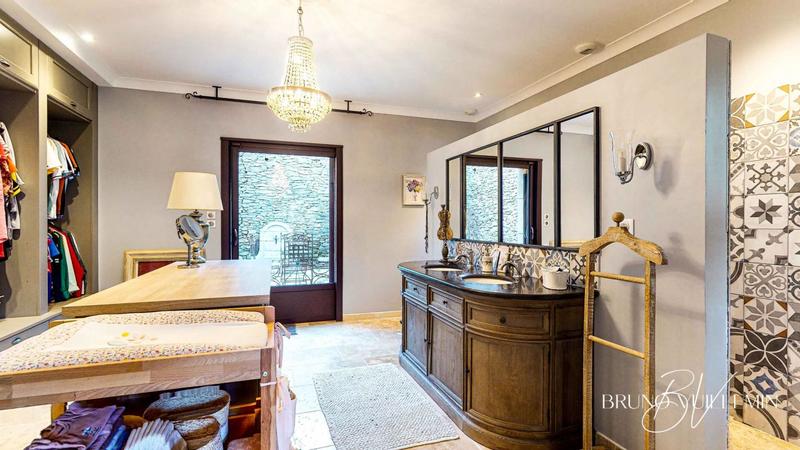 Demeure - 403 m² - 10 pièces