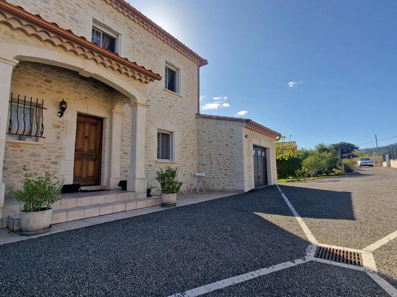 Demeure - 175 m² - 5 pièces