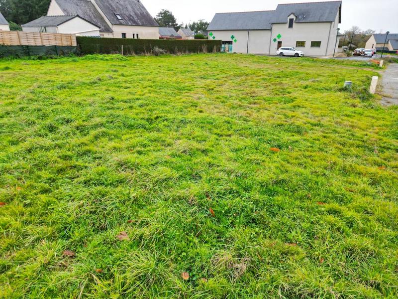 Terrain constructible - 1 200 m²