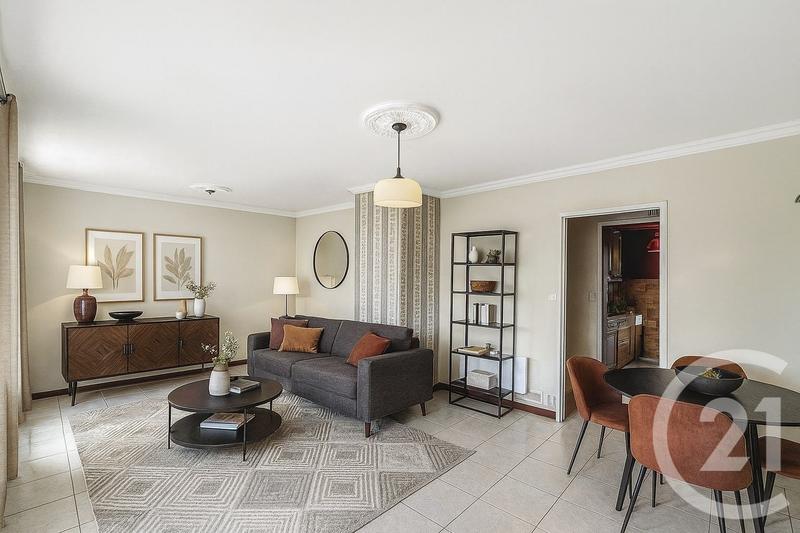 Appartement - 81 m² - 5 pièces