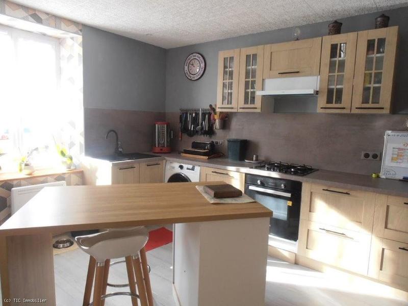 Propriété - 202 m² - 9 pièces