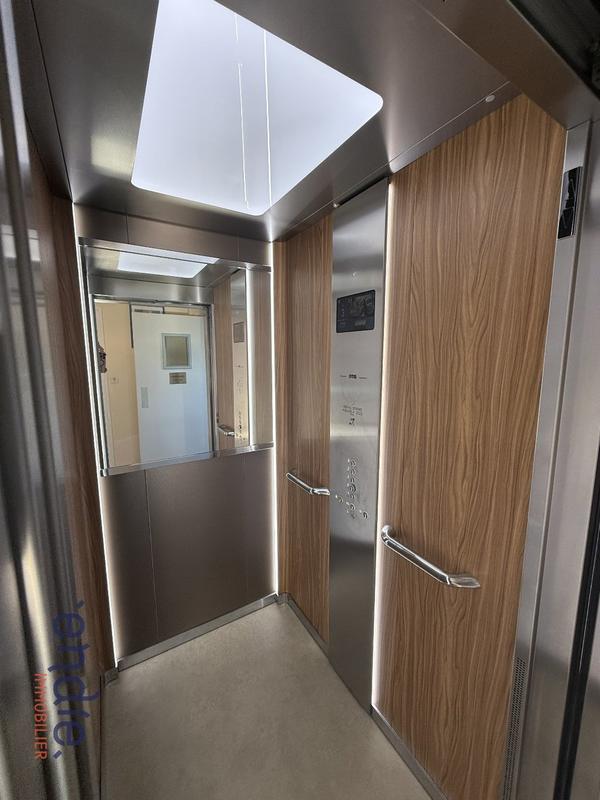 Fonds de commerce - 860 m²