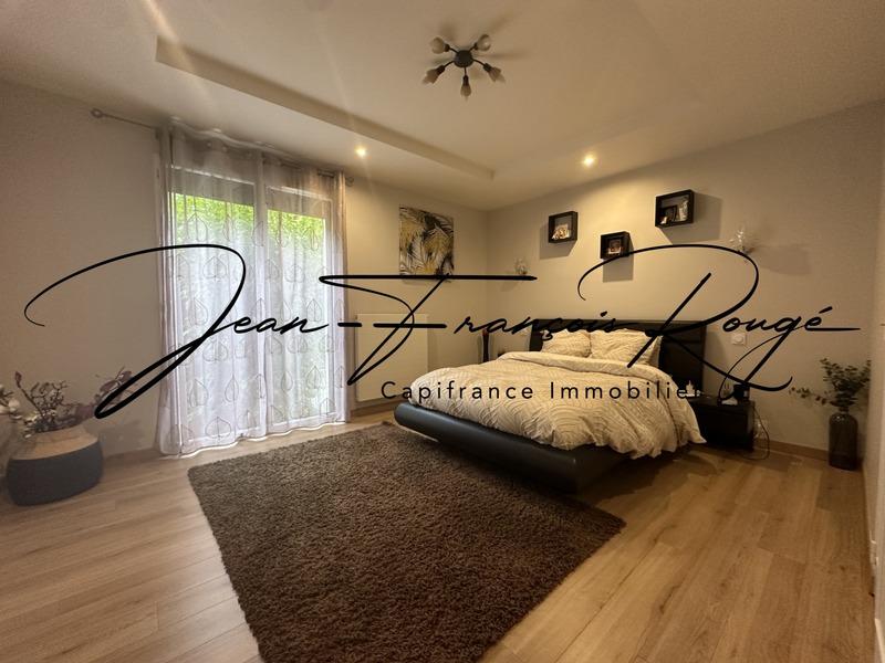 Maison - 210 m² - 9 pièces