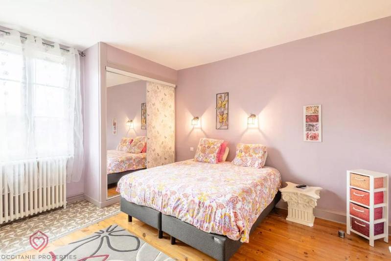 Propriété - 425 m² - 14 pièces