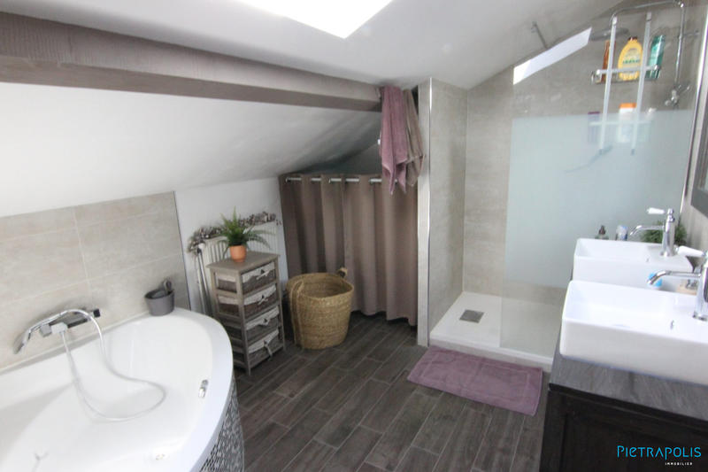 Maison traditionnelle - 122 m² - 4 pièces