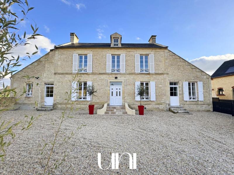 Maison - 195 m² - 9 pièces