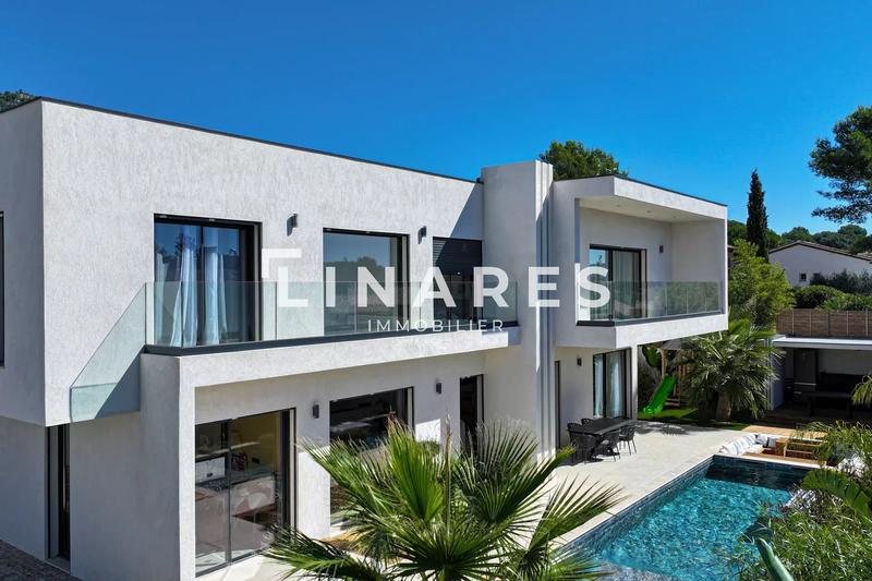 Maison - 230 m² - 5 pièces