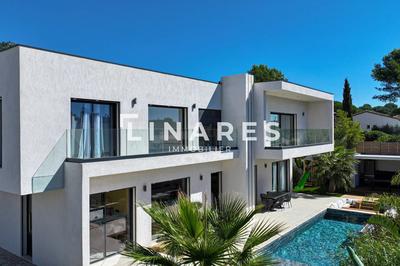 Maison - 230 m² - 5 pièces