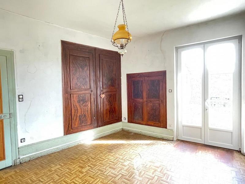 Propriété - 310 m² - 7 pièces