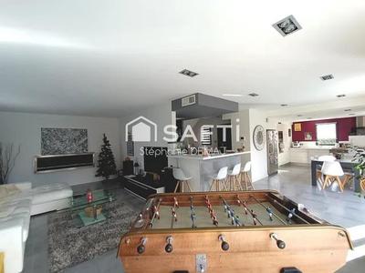 Villa - 212 m² - 5 pièces