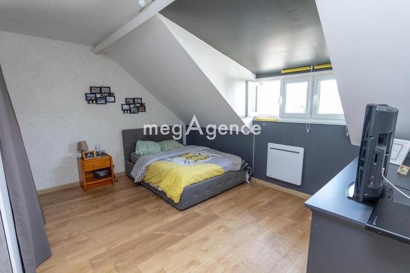 Maison - 221 m² - 8 pièces