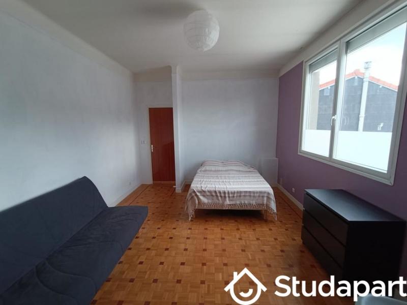 Chambre - 150 m² - 1 pièce