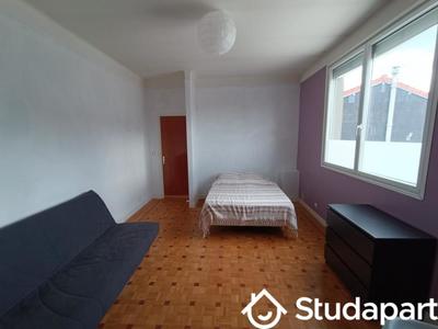 Chambre - 150 m² - 1 pièce