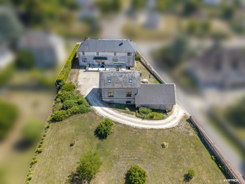 Maison - 240 m² - 9 pièces