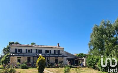 Maison - 248 m² - 8 pièces