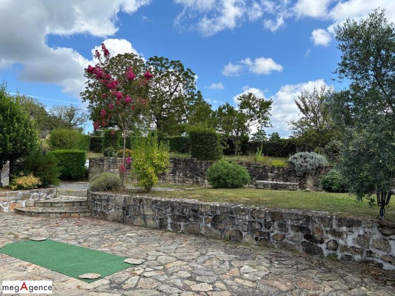 Maison en pierre - 212 m² - 7 pièces