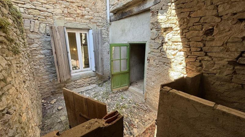 Remise - 85 m² - 5 pièces