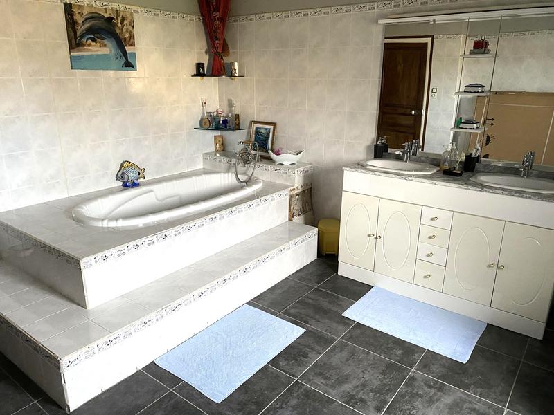 Maison ancienne - 243 m² - 7 pièces