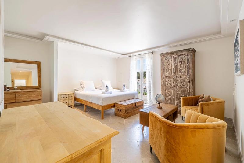 Villa - 256 m² - 8 pièces