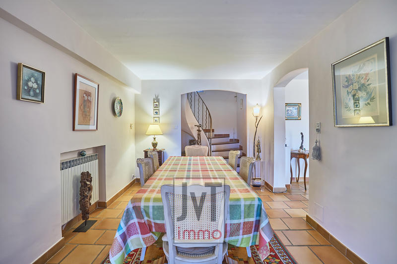 Villa - 200 m² - 7 pièces