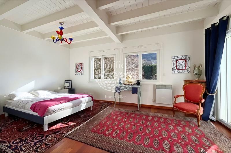 Maison - 306 m² - 7 pièces