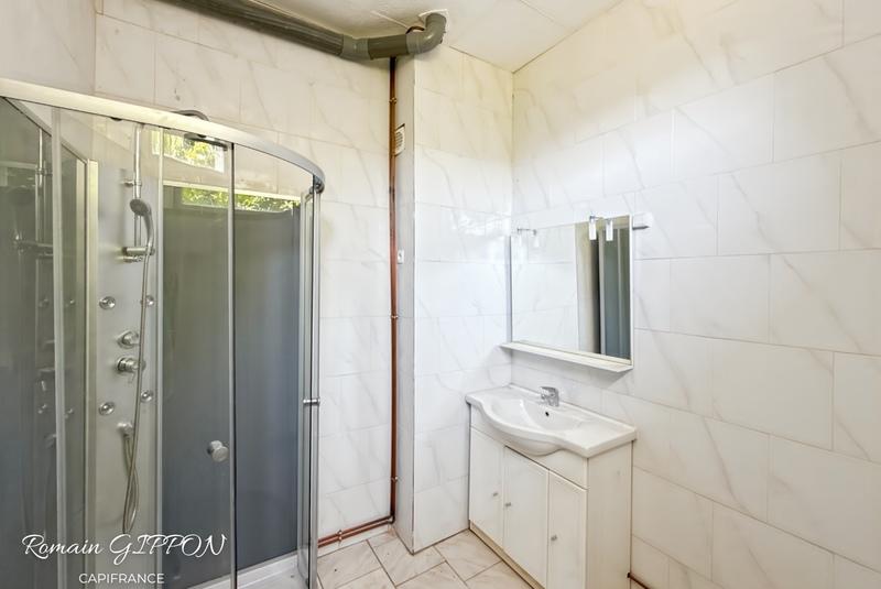 Maison - 215 m² - 9 pièces