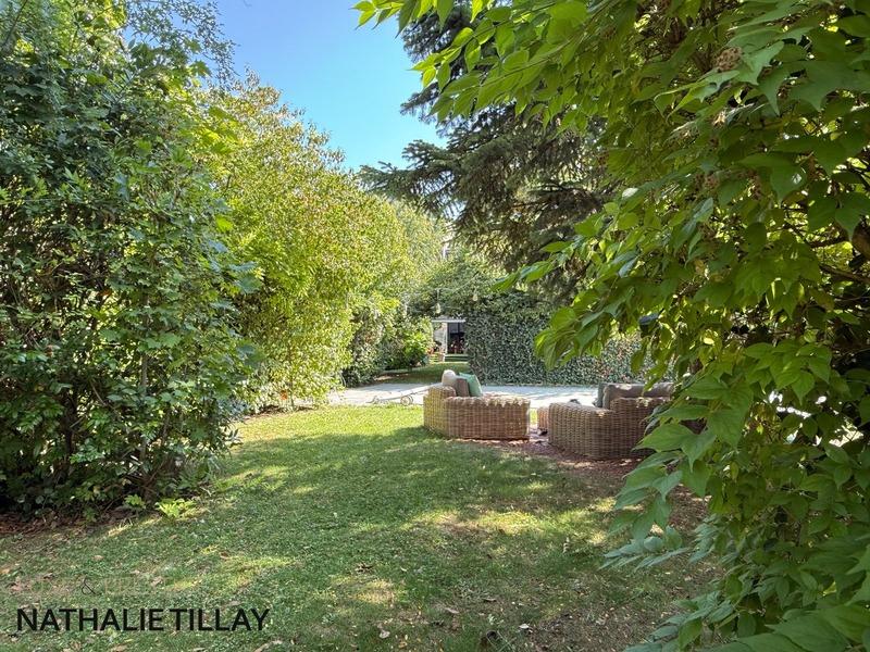 Maison - 284 m² - 9 pièces