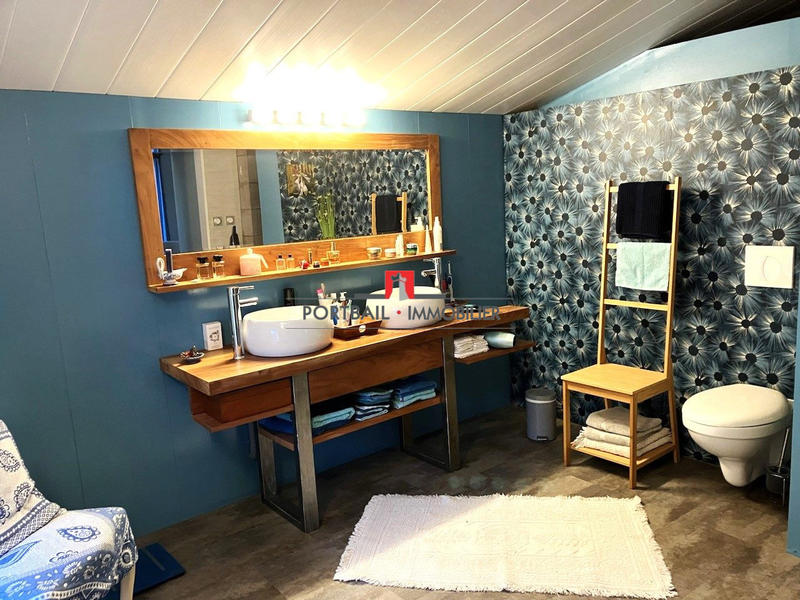 Maison - 220 m² - 6 pièces