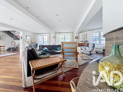 Maison - 256 m² - 7 pièces