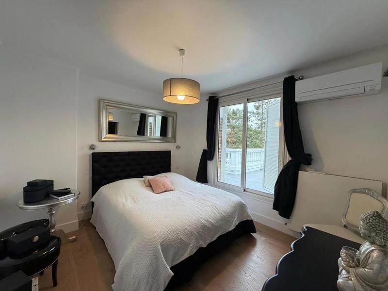 Maison - 230 m² - 8 pièces